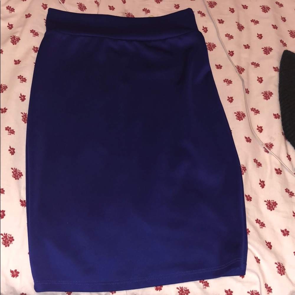 Crop top and high waisted skirt set.